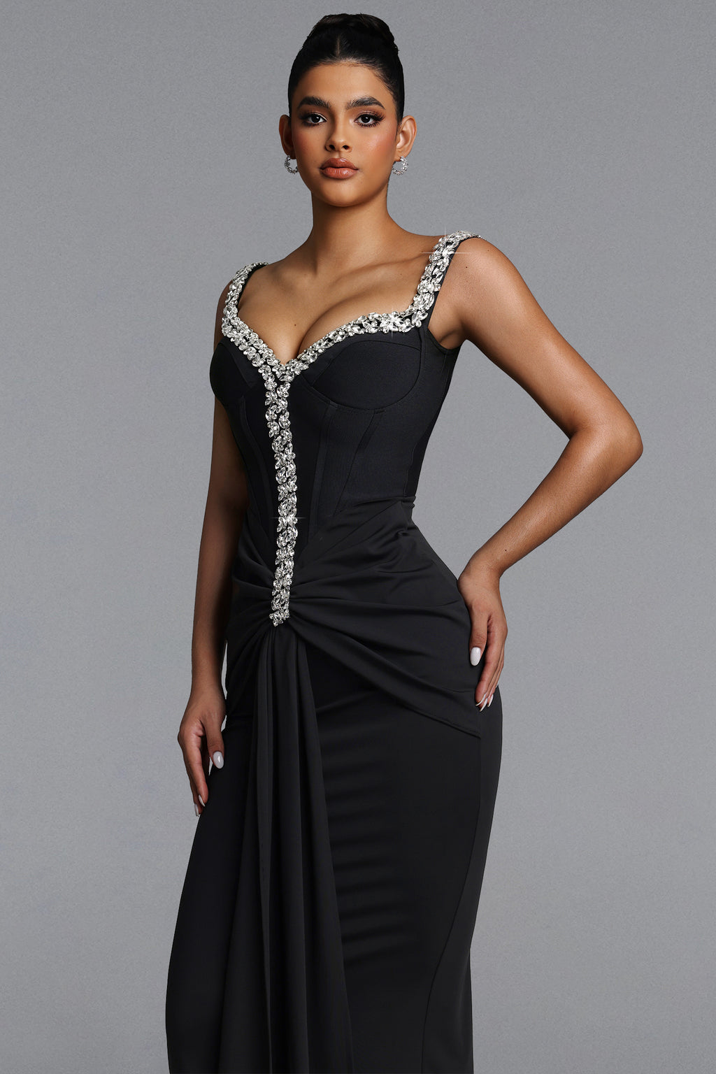 MAXI'S BLACK DRESS WITH CRYSTAL FINISH AND WRINKLE