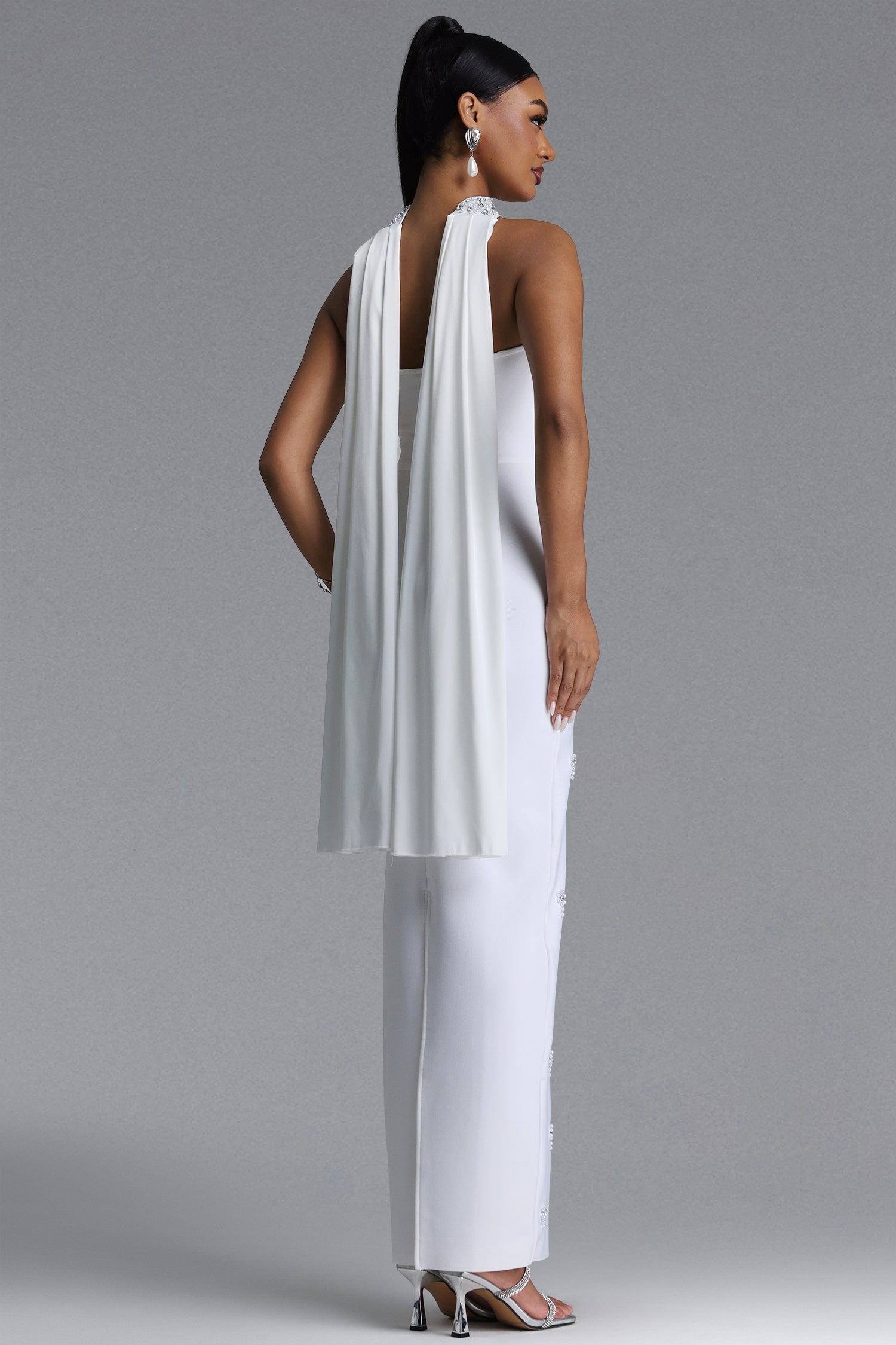 MAXI'S WHITE STRAPLESS DRESS WITH CRYSTALS AND A DECORATIVE SCARF