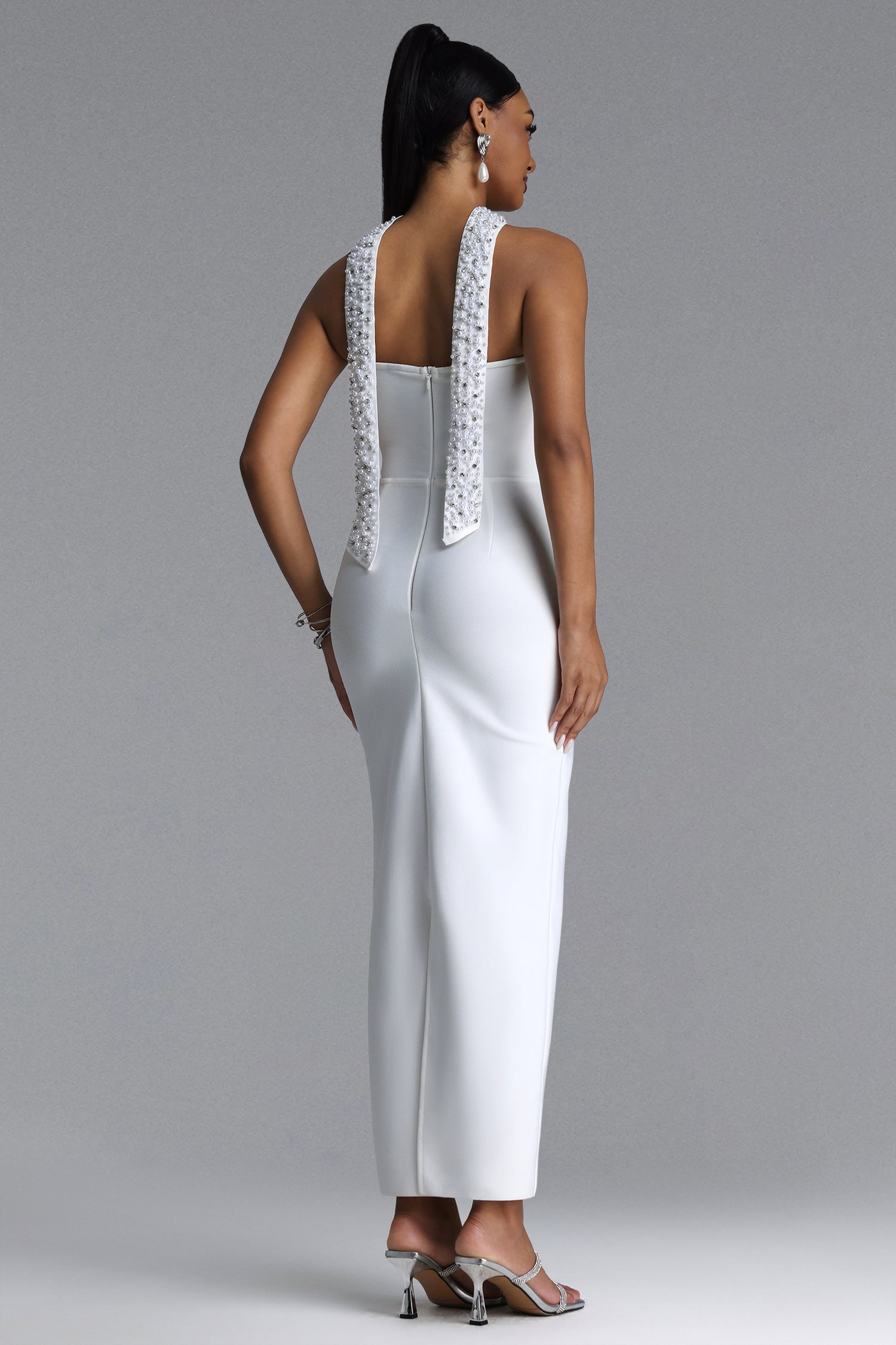 WHITE MAXI DRESS WITHOUT STRAPS WITH CUTOUT AND PEARL DETAIL