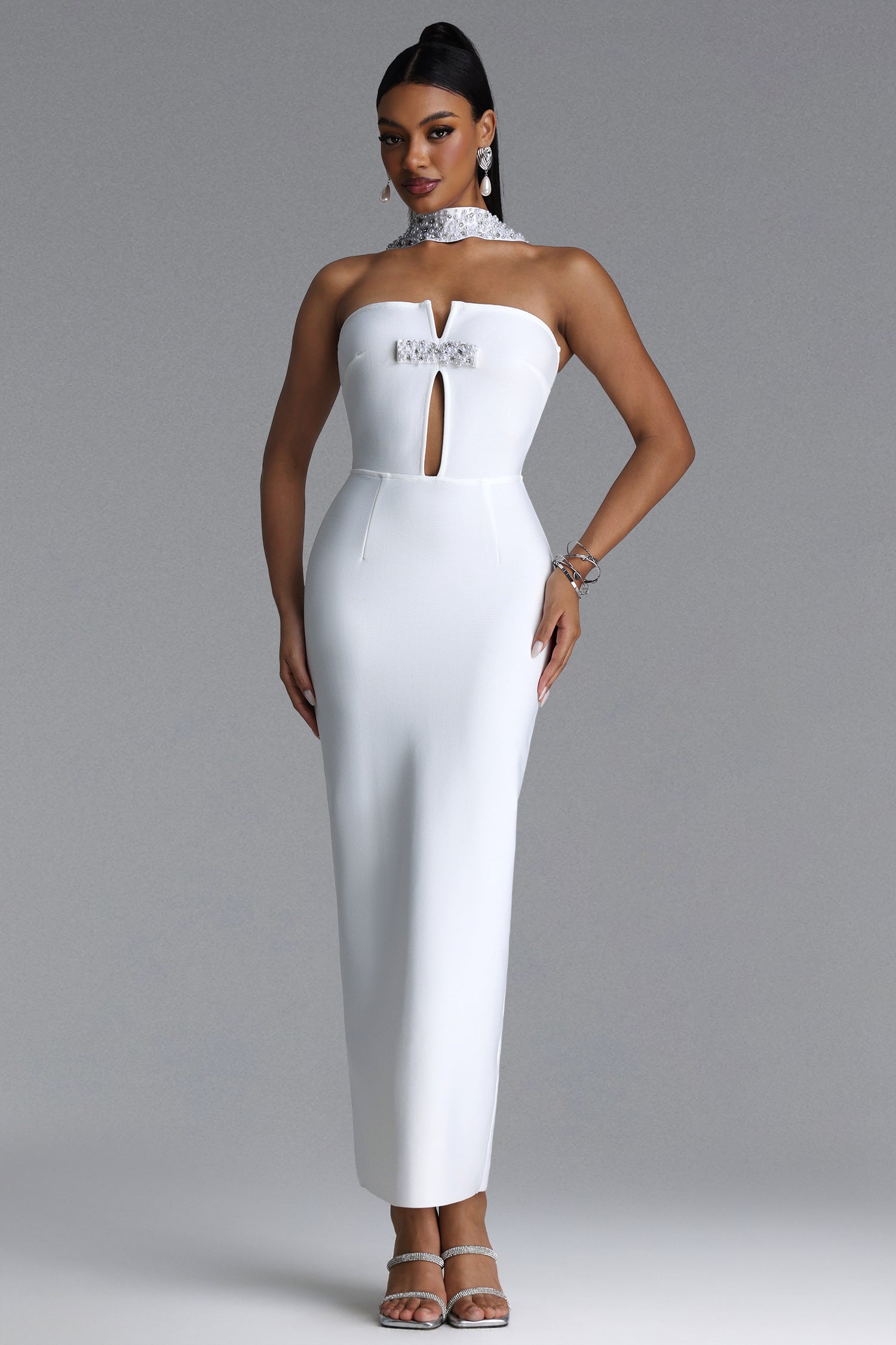 WHITE MAXI DRESS WITHOUT STRAPS WITH CUTOUT AND PEARL DETAIL