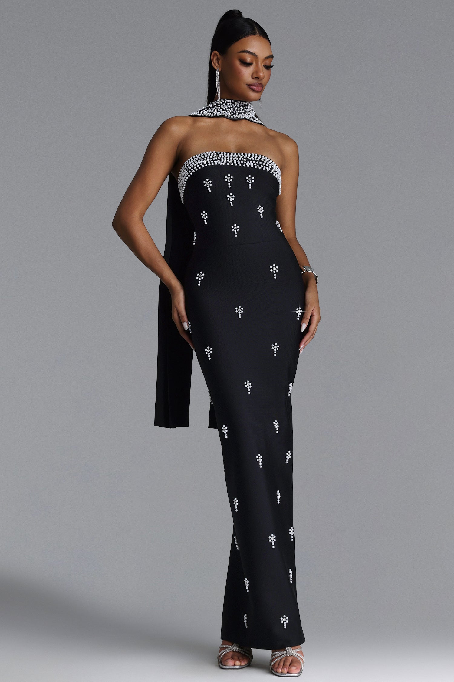 MAXI BLACK STRAPLESS DRESS WITH CRYSTALS AND A DECORATIVE SCARF