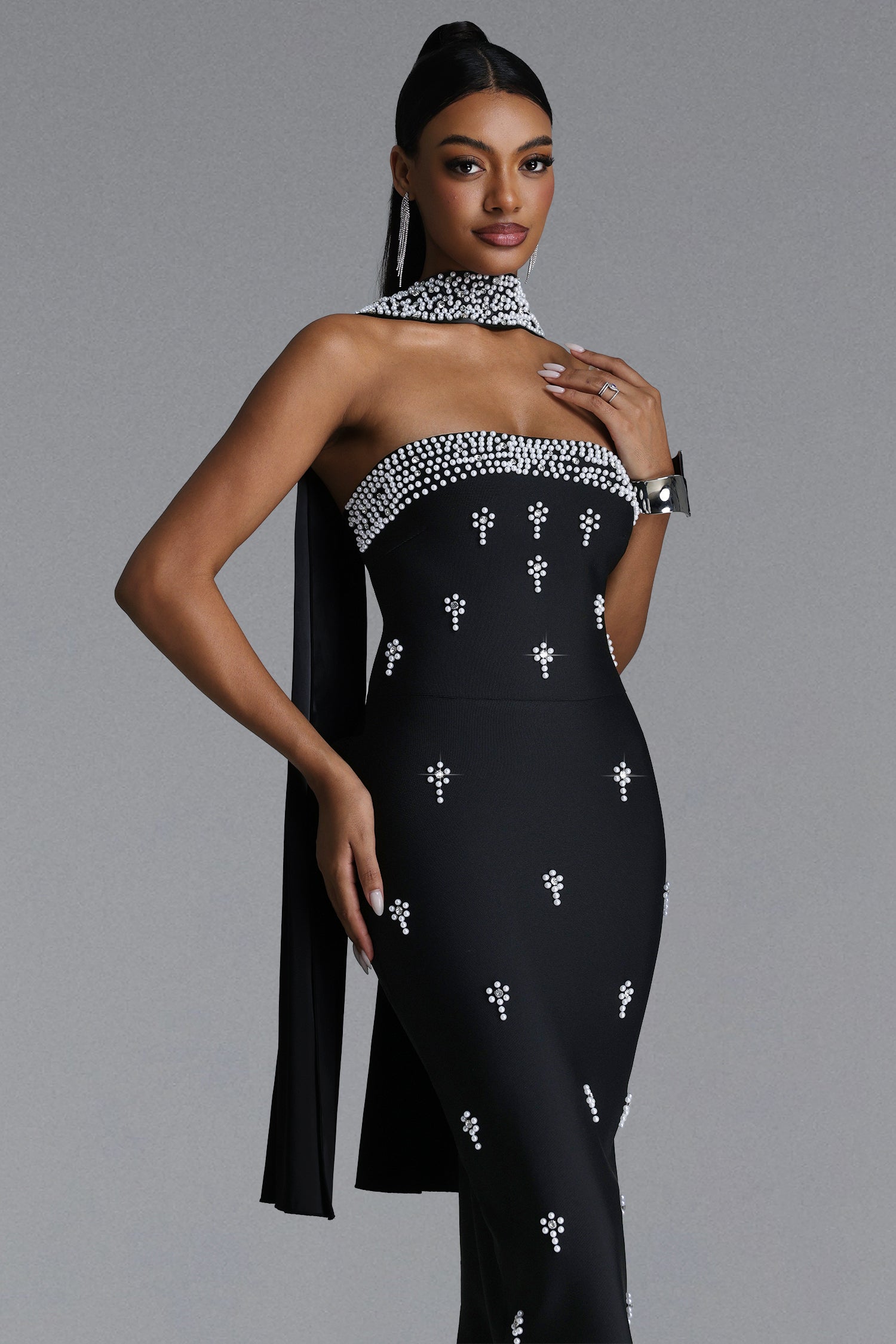 MAXI BLACK STRAPLESS DRESS WITH CRYSTALS AND A DECORATIVE SCARF