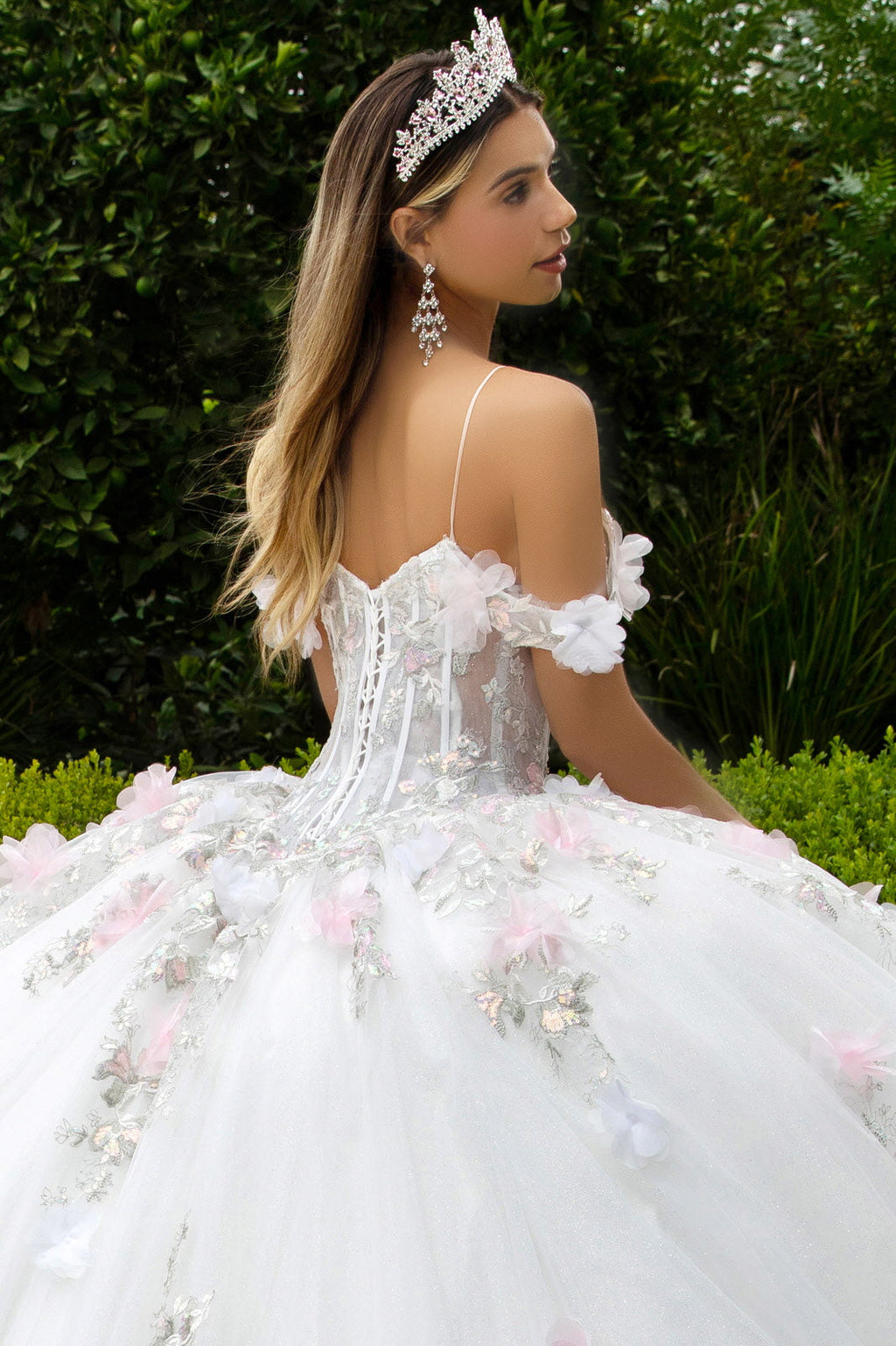 Elegant Exquisite 3D Flower Applique Embellished Scallop Gown for Wedding