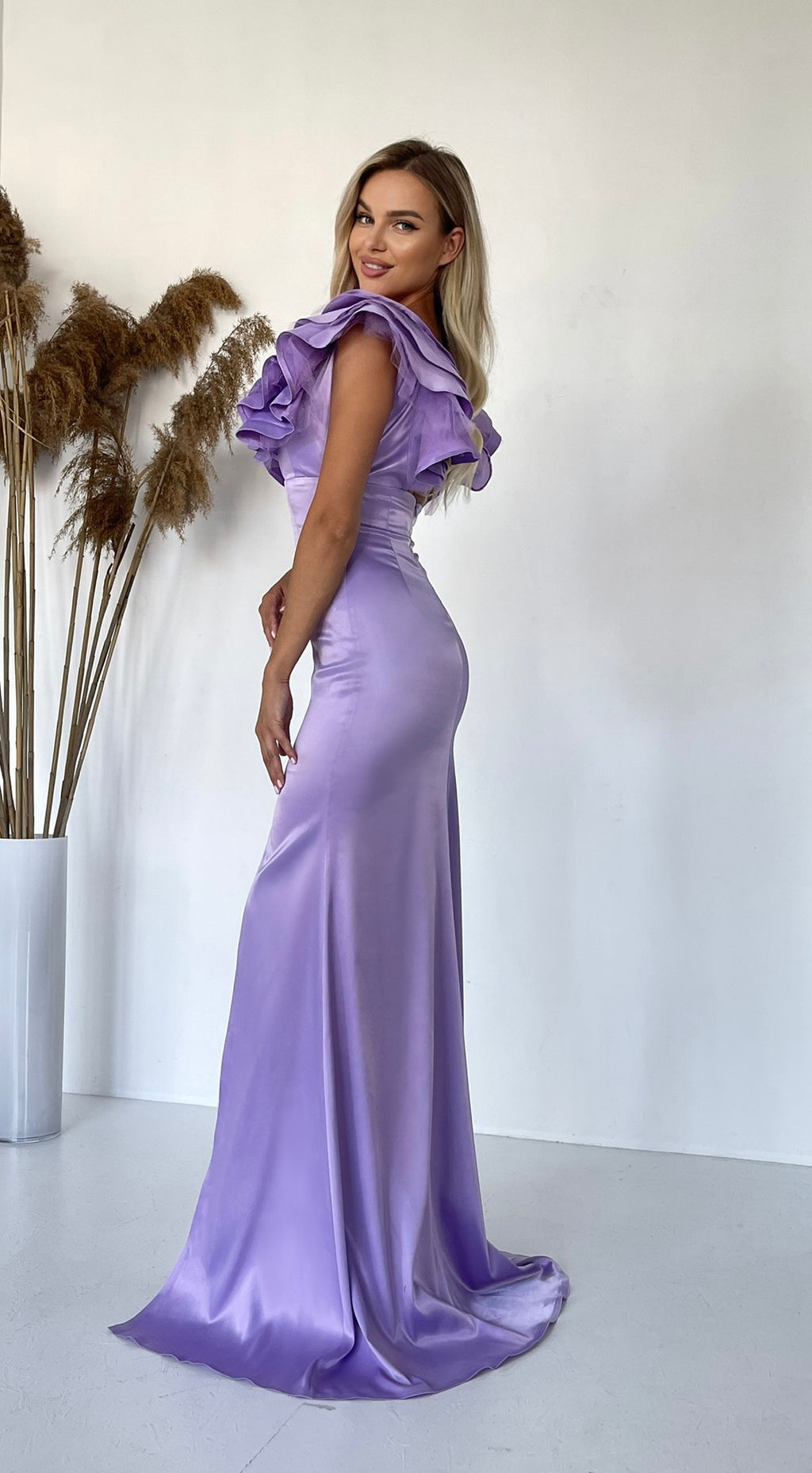 Ruffle Elegance Mermaid Maxi Dress With Open Back