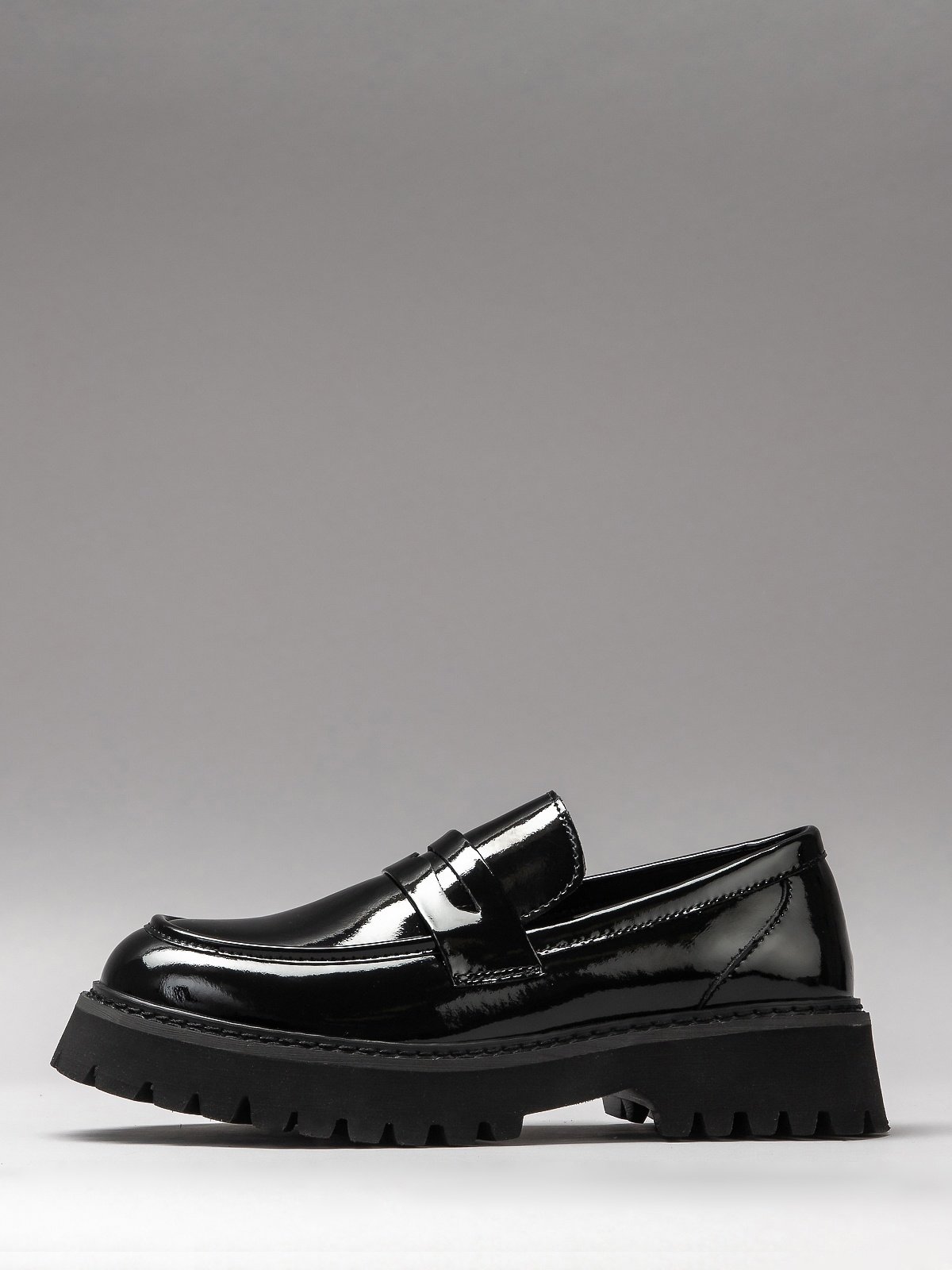 Women's leather shoes
