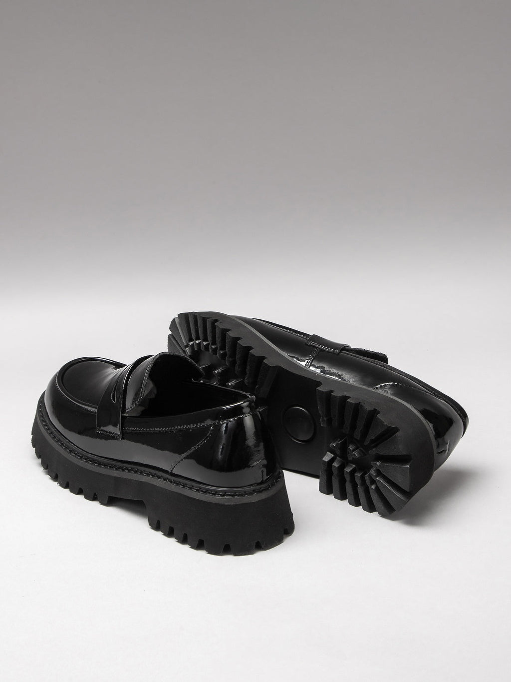 Women's leather shoes