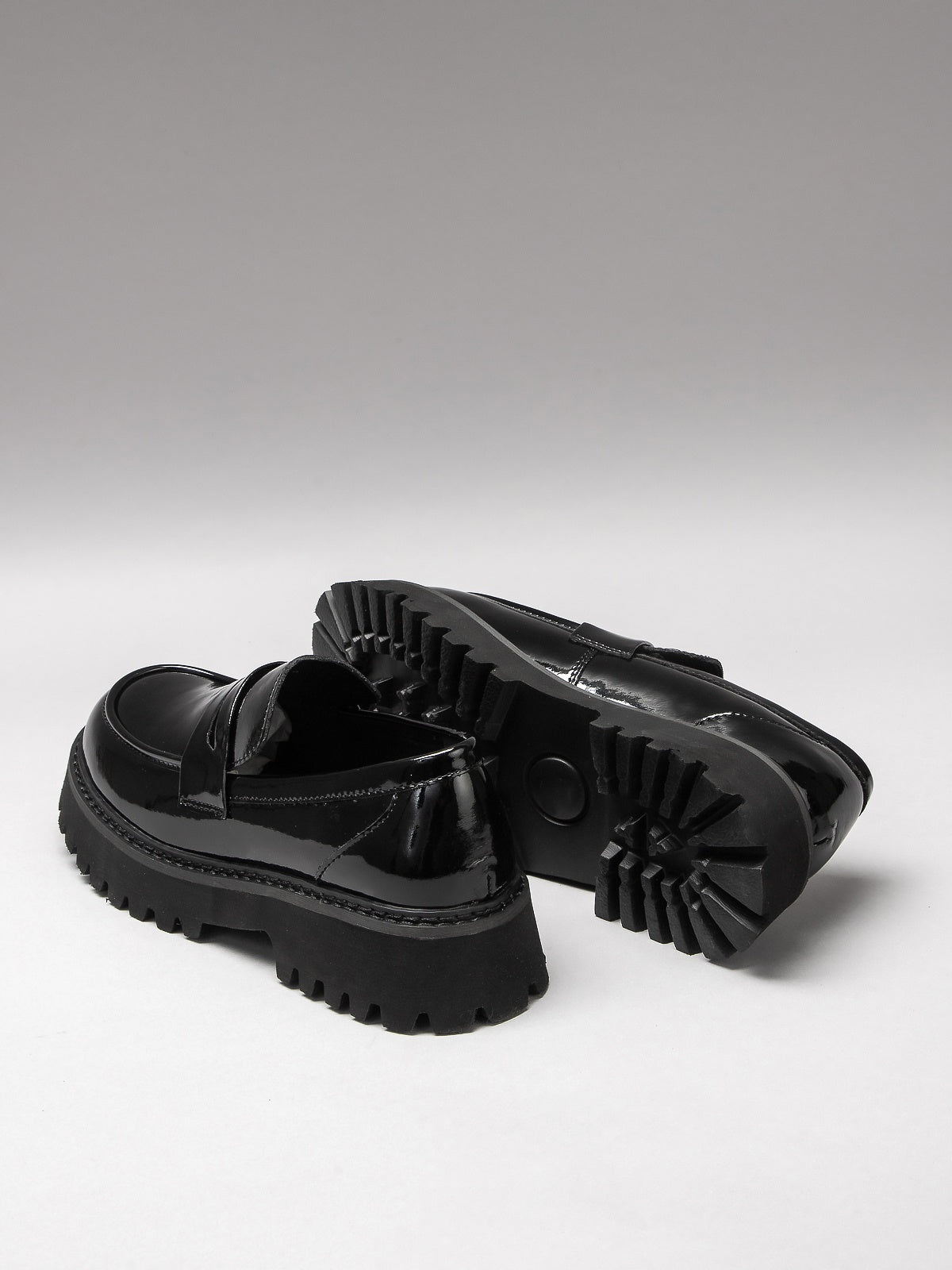 Women's leather shoes