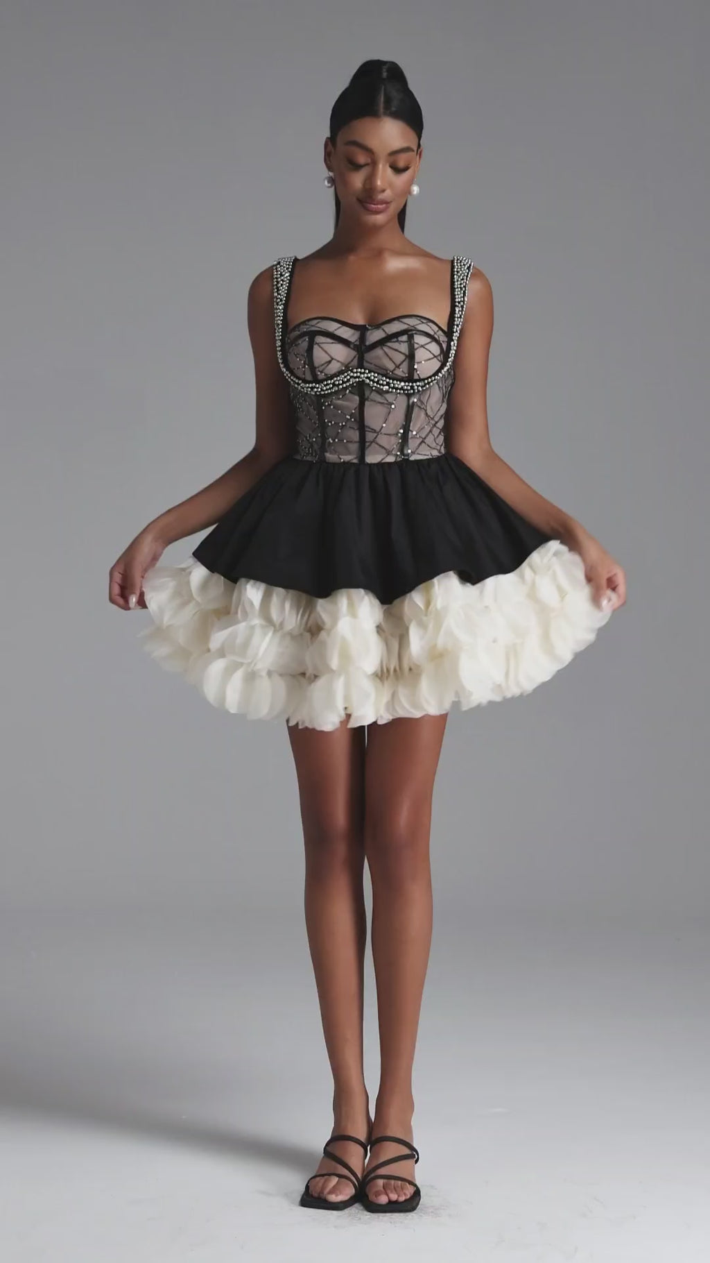 BLACK AND CREAM MINI DRESS WITH A DECORATIVE GORST AND A FLORAL BOTTOM