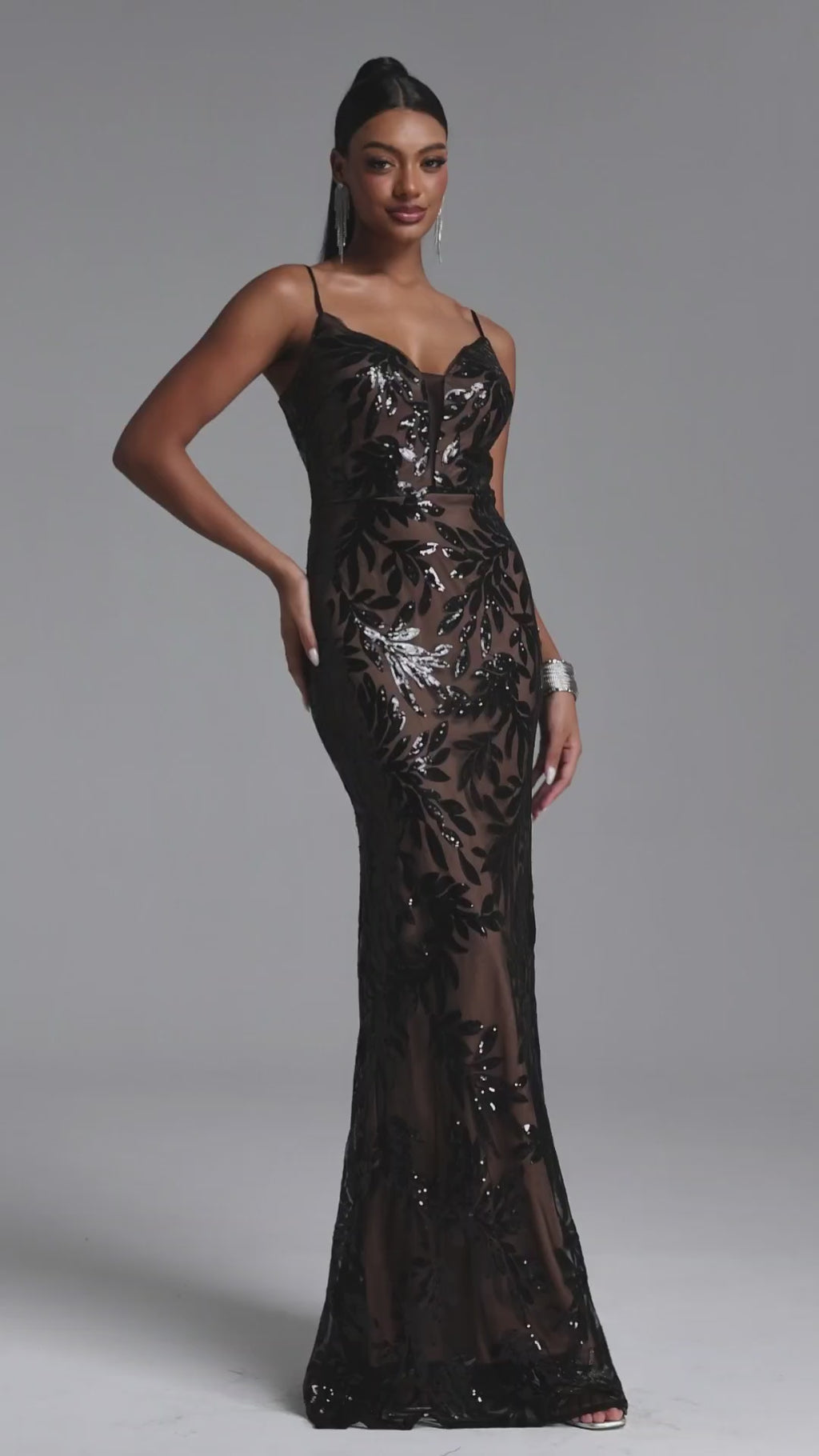 MAXI BLACK AND BEIGE DRESS WITH A SEQUINED PATTERN AND A DEEP DECIMAL