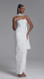 MAXI'S WHITE STRAPLESS DRESS WITH CRYSTALS AND A DECORATIVE SCARF