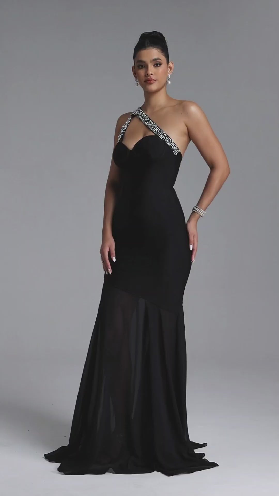 MAXI BLACK DRESS FOR ONE SHOULDER WITH A CRYSTAL STRIPE